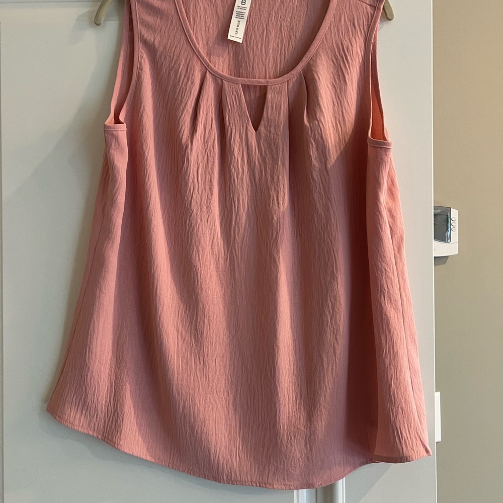 Chic Pink Tank Top with Sleek Design